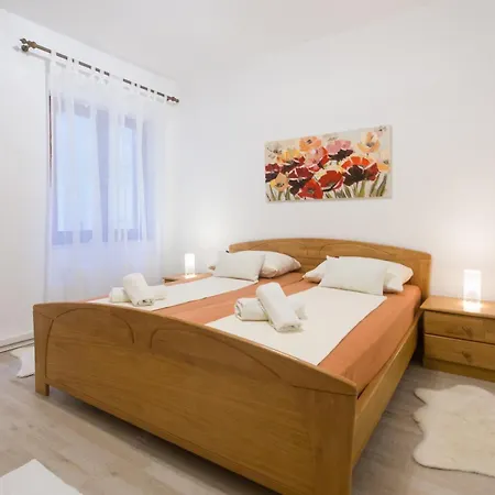 Apartmani Stanic Seget Vranjica Room photo