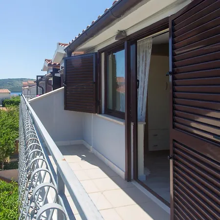 Apartmani Stanic Seget Vranjica Room photo